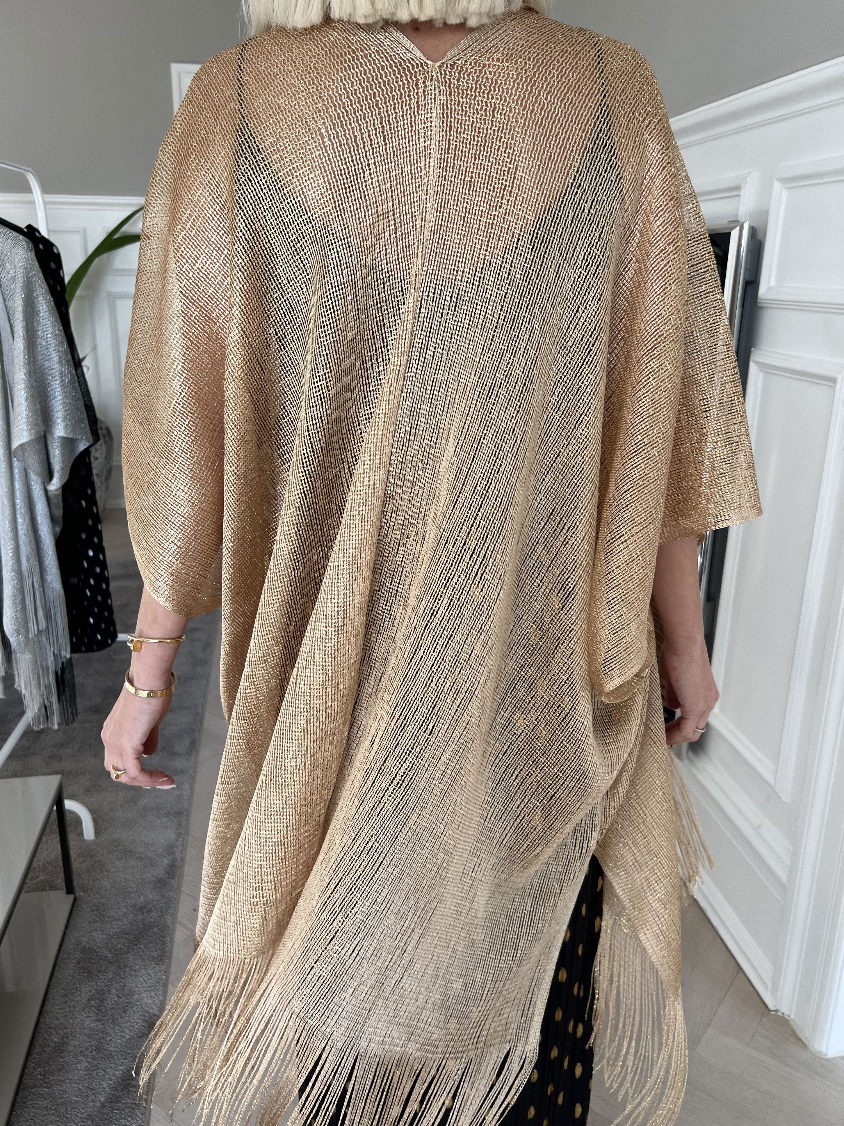 Betti - Smukt sjal i viskose med glimmertråde og frynser